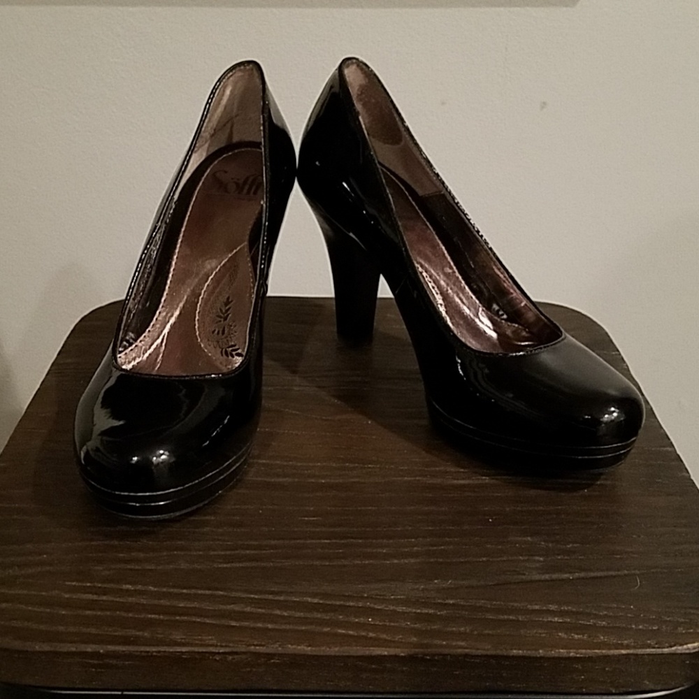 Gently used Söfft heels. Worn once.